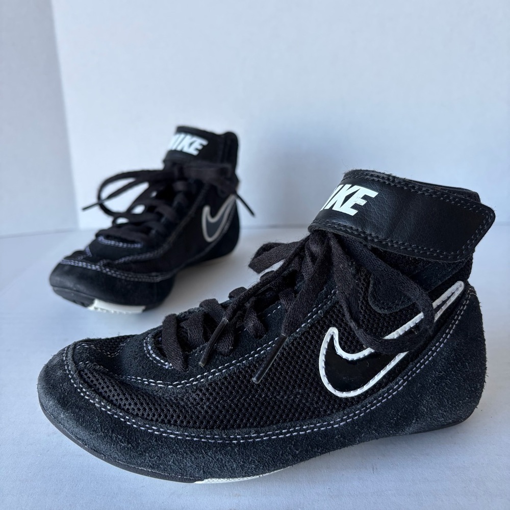 Nike Kids Wrestling Shoes Black High-Top Suede with White Swoosh Size 1 Youth